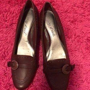 Easy Street Maroon Heels